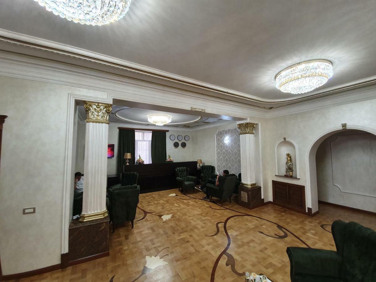 Royal Palace Hotel Vanadzor Bagian luar foto