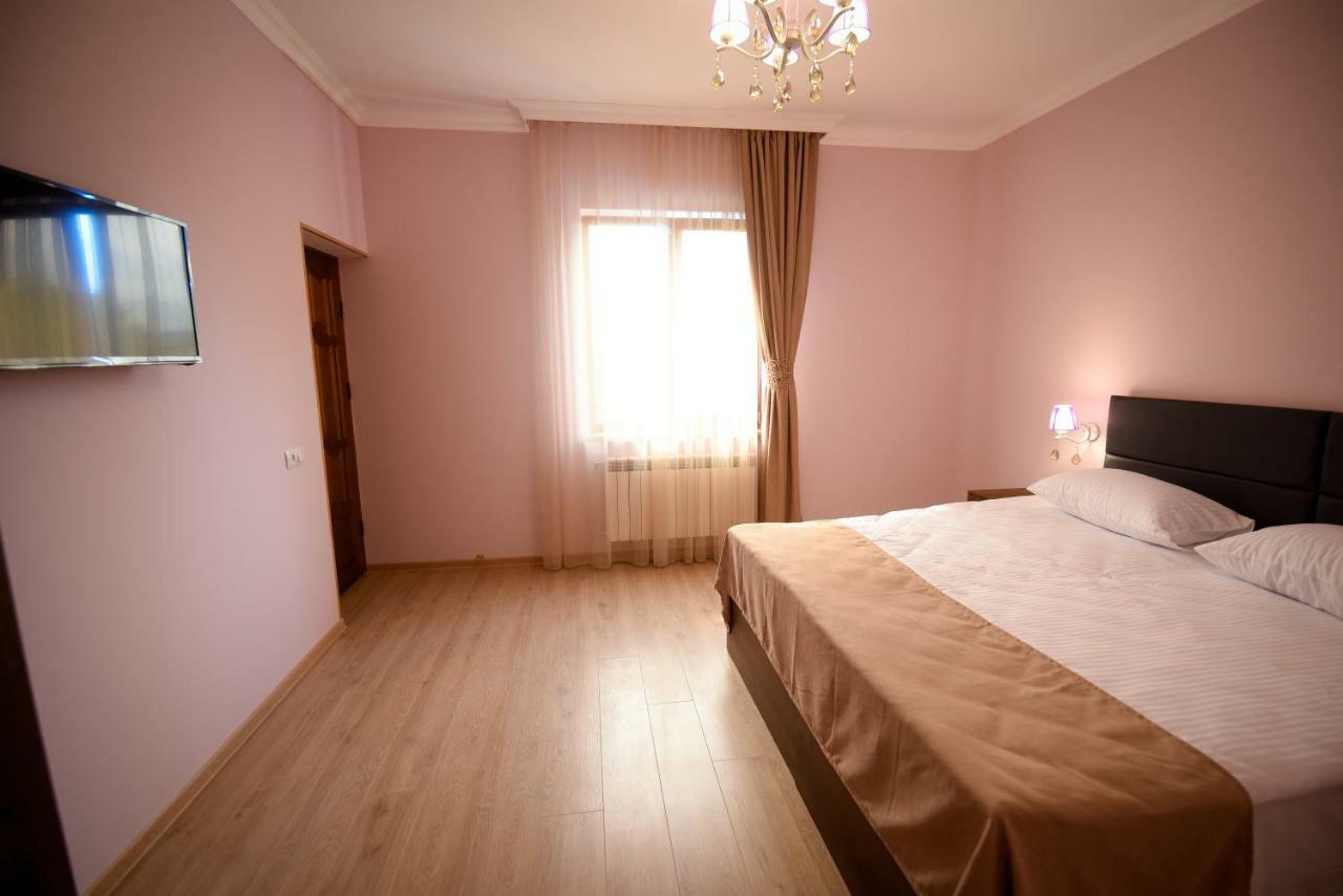 Royal Palace Hotel Vanadzor Bagian luar foto